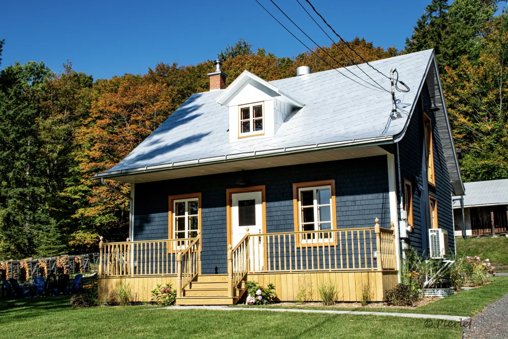 La résidence Claude-Huot 2024, sise au 240, chemin du Lac-Sept-Îles Sud